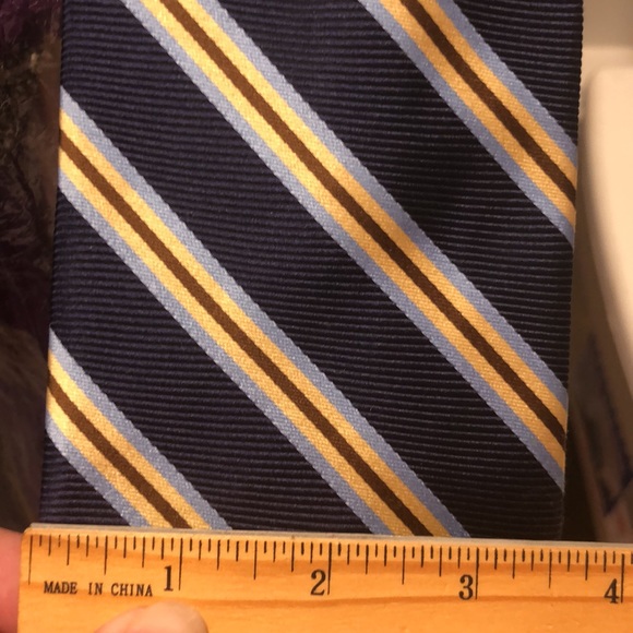 Brooks Brothers tie - Picture 5 of 5